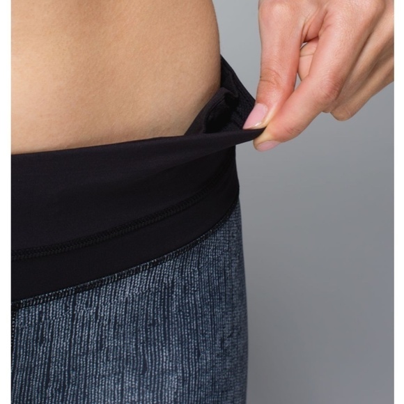 Lululemon Run: Inspire Crop II *All Luxtreme Burlap Texture Black Dune / Black 8 - Picture 3 of 12